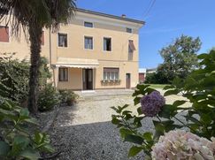 Casa Bi/Trifamiliare in Residenziale