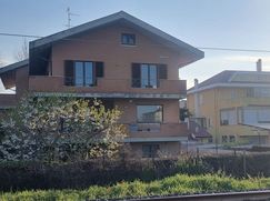 Casa Bi/Trifamiliare in Residenziale