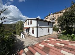 Casa Bi/Trifamiliare in Residenziale