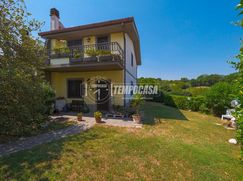 Casa Bi/Trifamiliare in Residenziale