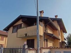 Casa Bi/Trifamiliare in Residenziale