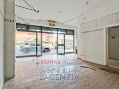 Negozio/Locale commerciale in Commerciale