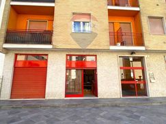 Negozio/Locale commerciale in Commerciale