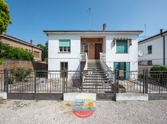 Casa Bi/Trifamiliare in Residenziale