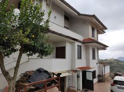 Casa Bi/Trifamiliare in Residenziale