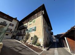 Casa Bi/Trifamiliare in Residenziale