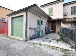 Casa Bi/Trifamiliare in Residenziale