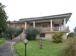 Casa Bi/Trifamiliare in Residenziale