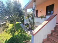 Casa Bi/Trifamiliare in Residenziale