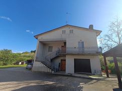 Casa Bi/Trifamiliare in Residenziale