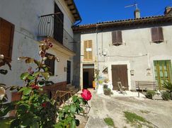 Casa Bi/Trifamiliare in Residenziale