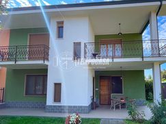 Casa Bi/Trifamiliare in Residenziale