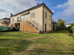 Casa Bi/Trifamiliare in Residenziale