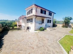 Casa Bi/Trifamiliare in Residenziale