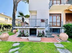 Casa Bi/Trifamiliare in Residenziale