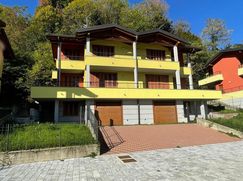 Casa Bi/Trifamiliare in Residenziale