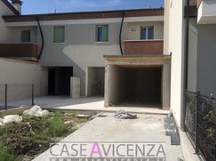 Casa Bi/Trifamiliare in Residenziale