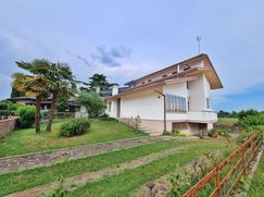 Casa Bi/Trifamiliare in Residenziale