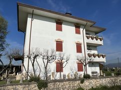 Casa Bi/Trifamiliare in Residenziale