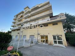 Negozio/Locale commerciale in Commerciale