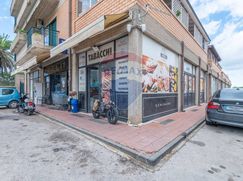 Attività/Licenza (con o senza mura) in Commerciale