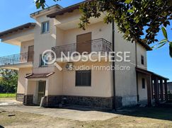 Casa Bi/Trifamiliare in Residenziale