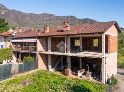 Casa Bi/Trifamiliare in Residenziale
