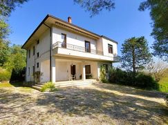 Casa Bi/Trifamiliare in Residenziale