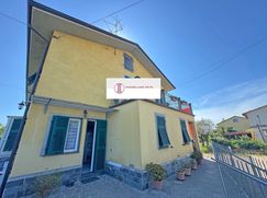 Casa Bi/Trifamiliare in Residenziale