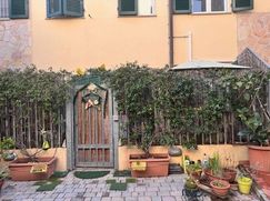Casa Bi/Trifamiliare in Residenziale