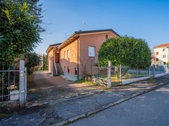 Casa Bi/Trifamiliare in Residenziale