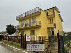 Casa Bi/Trifamiliare in Residenziale