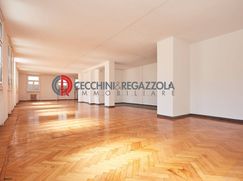 Negozio/Locale commerciale in Commerciale