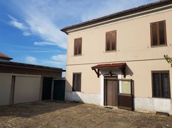 Casa Bi/Trifamiliare in Residenziale