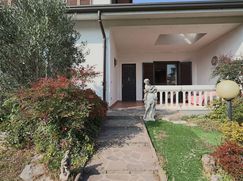 Casa Bi/Trifamiliare in Residenziale