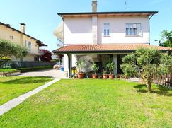 Casa Bi/Trifamiliare in Residenziale