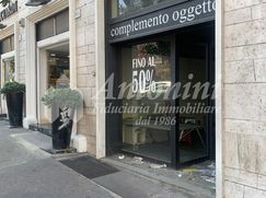 Negozio/Locale commerciale in Commerciale