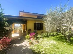 Casa Bi/Trifamiliare in Residenziale