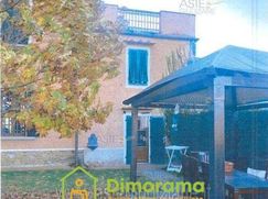 Casa Bi/Trifamiliare in Residenziale