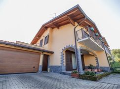 Casa Bi/Trifamiliare in Residenziale