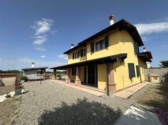Casa Bi/Trifamiliare in Residenziale