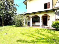Casa Bi/Trifamiliare in Residenziale