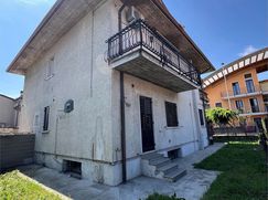 Casa Bi/Trifamiliare in Residenziale