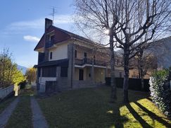 Casa Bi/Trifamiliare in Residenziale