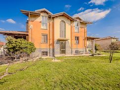 Casa Bi/Trifamiliare in Residenziale