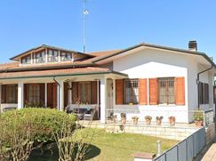 Casa Bi/Trifamiliare in Residenziale