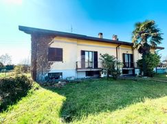 Casa Bi/Trifamiliare in Residenziale