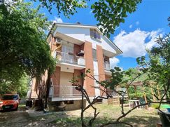 Casa Bi/Trifamiliare in Residenziale