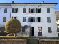 Casa Bi/Trifamiliare in Residenziale
