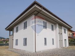 Casa Bi/Trifamiliare in Residenziale